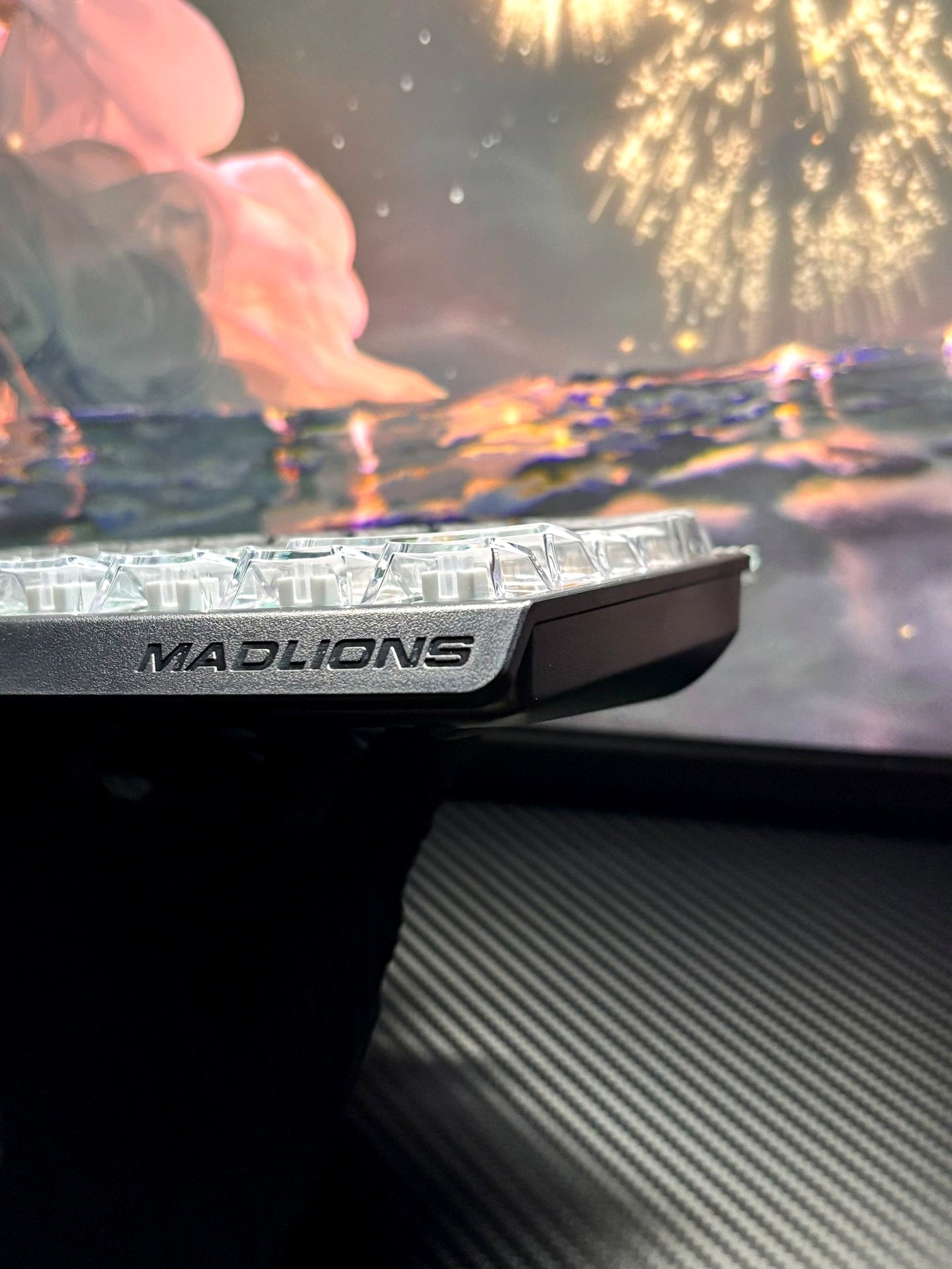 Mad Catz MAD60 RGB custom keyboard side angle